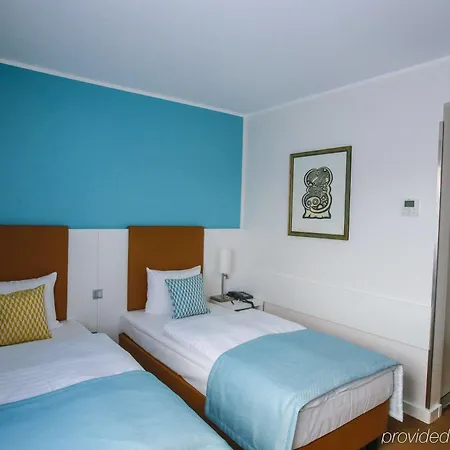 كونغريس ام ستادتبارك 4*