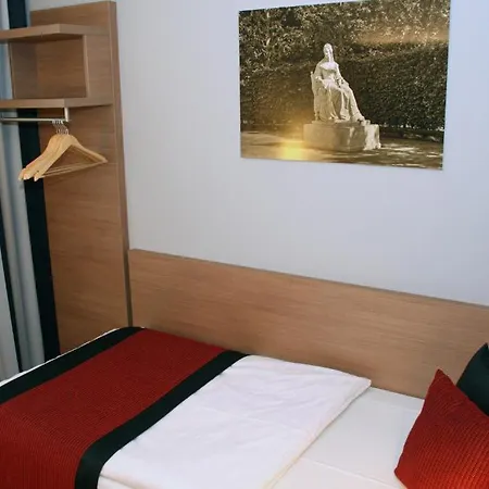 Congress Am Stadtpark Otel 4*