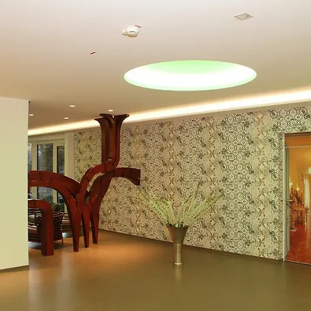 Hotel Congress Am Stadtpark 4*